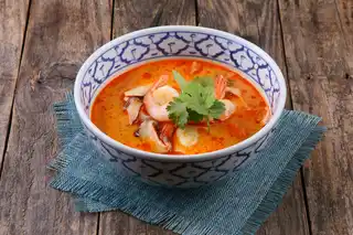 Tom Yum mit Garnelen